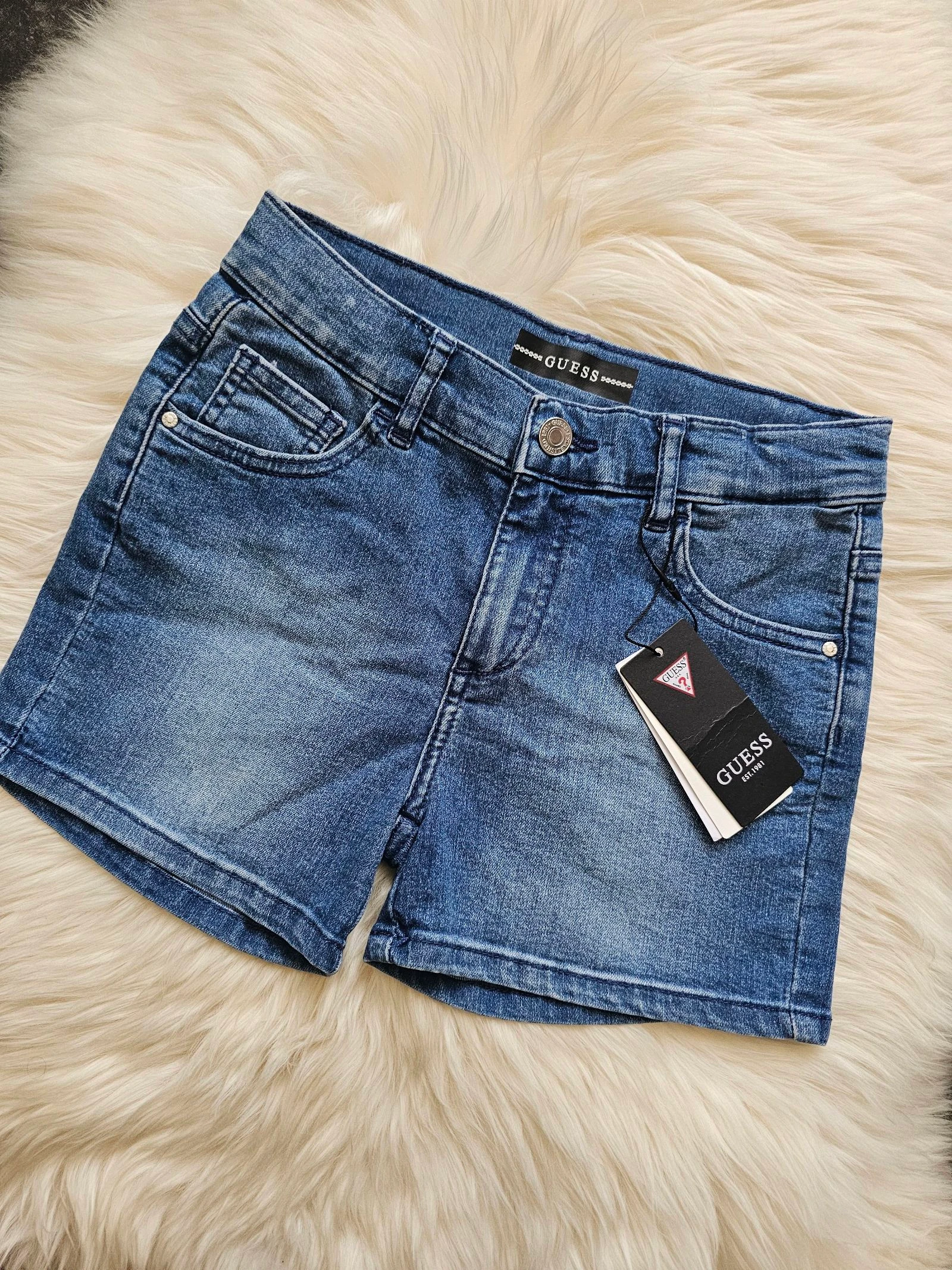 Short en jeans GUESS neuf - Taille 10 ans 